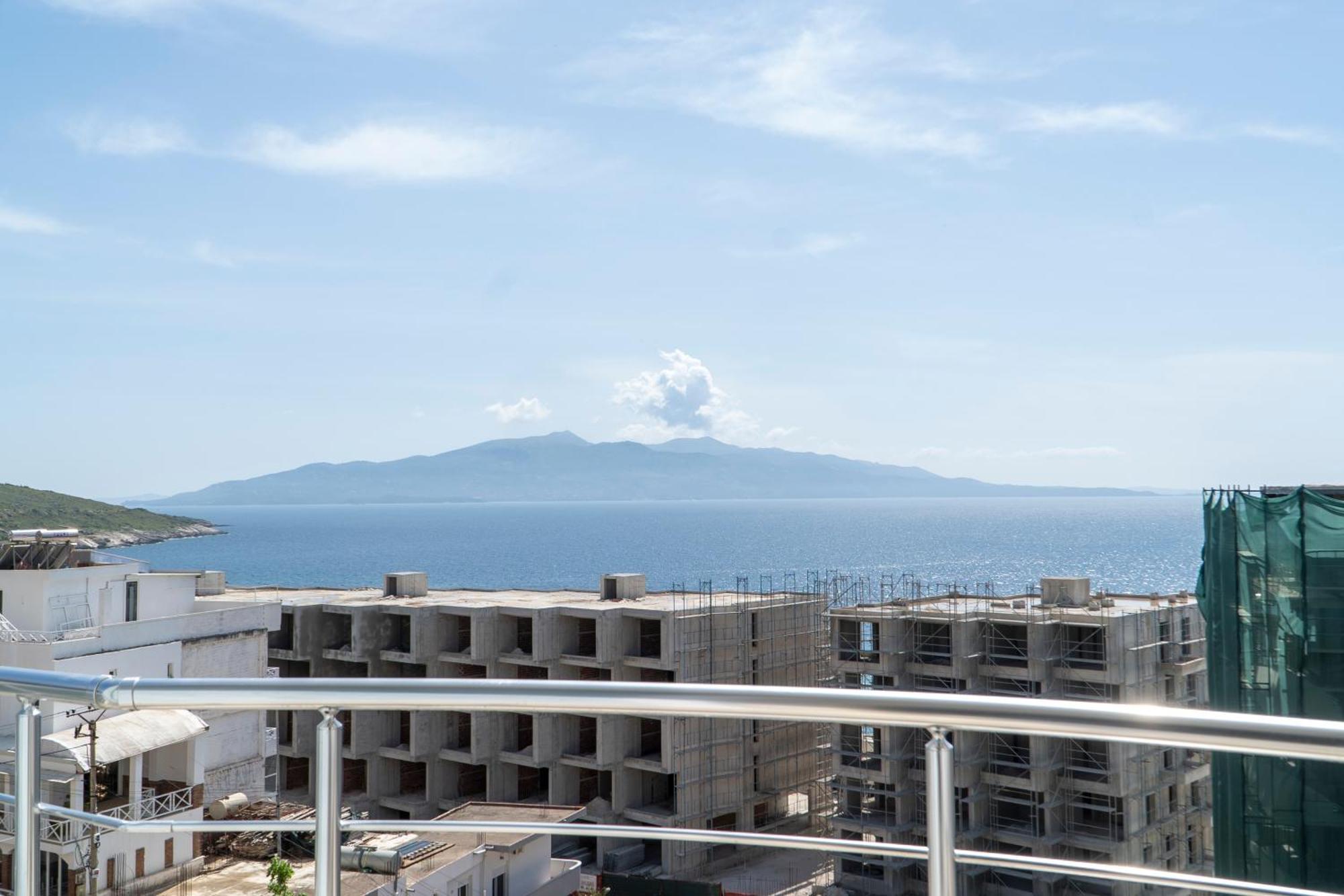 Hotel Blue Sky Sarande Bagian luar foto
