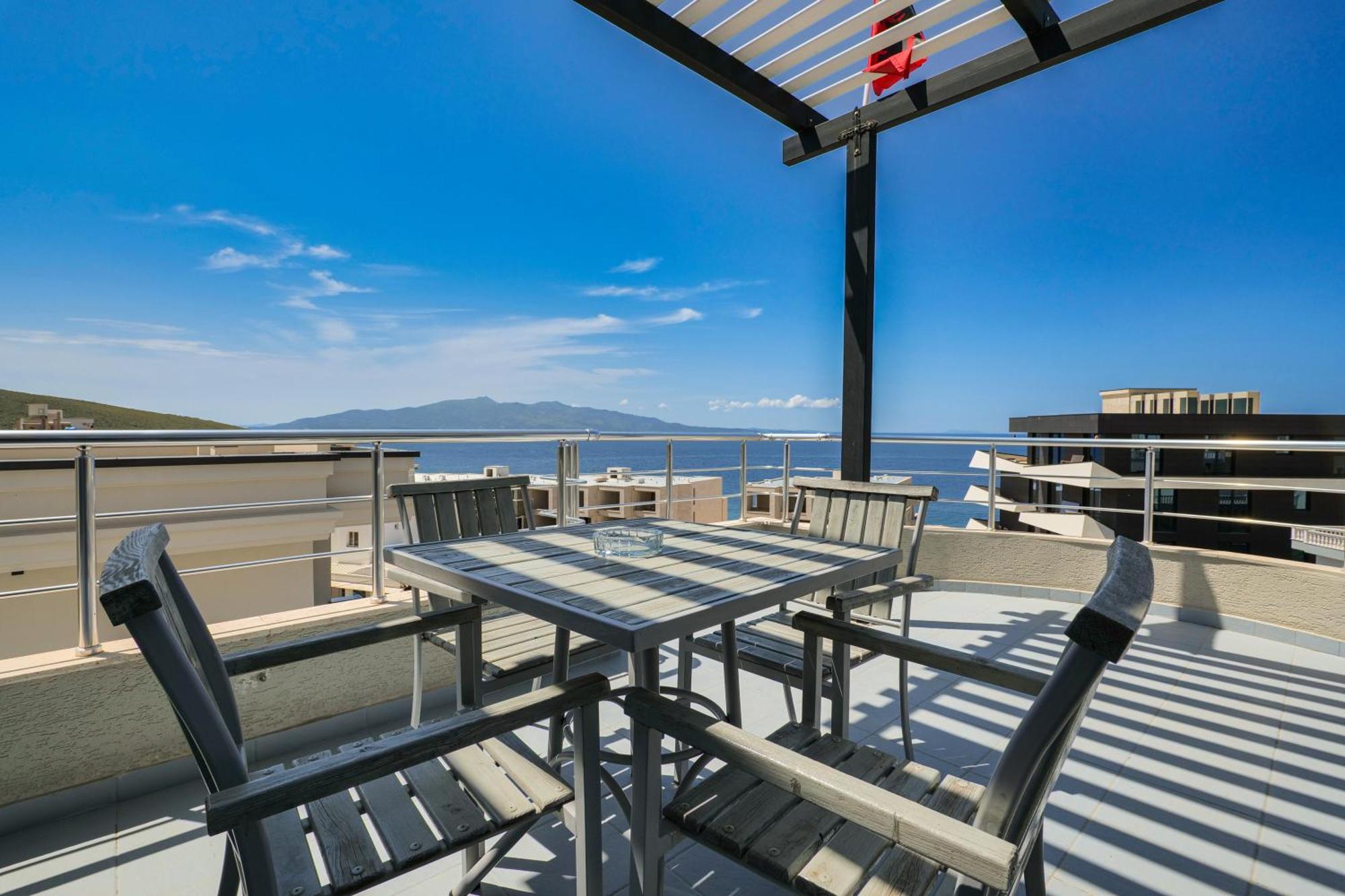 Hotel Blue Sky Sarande Bagian luar foto