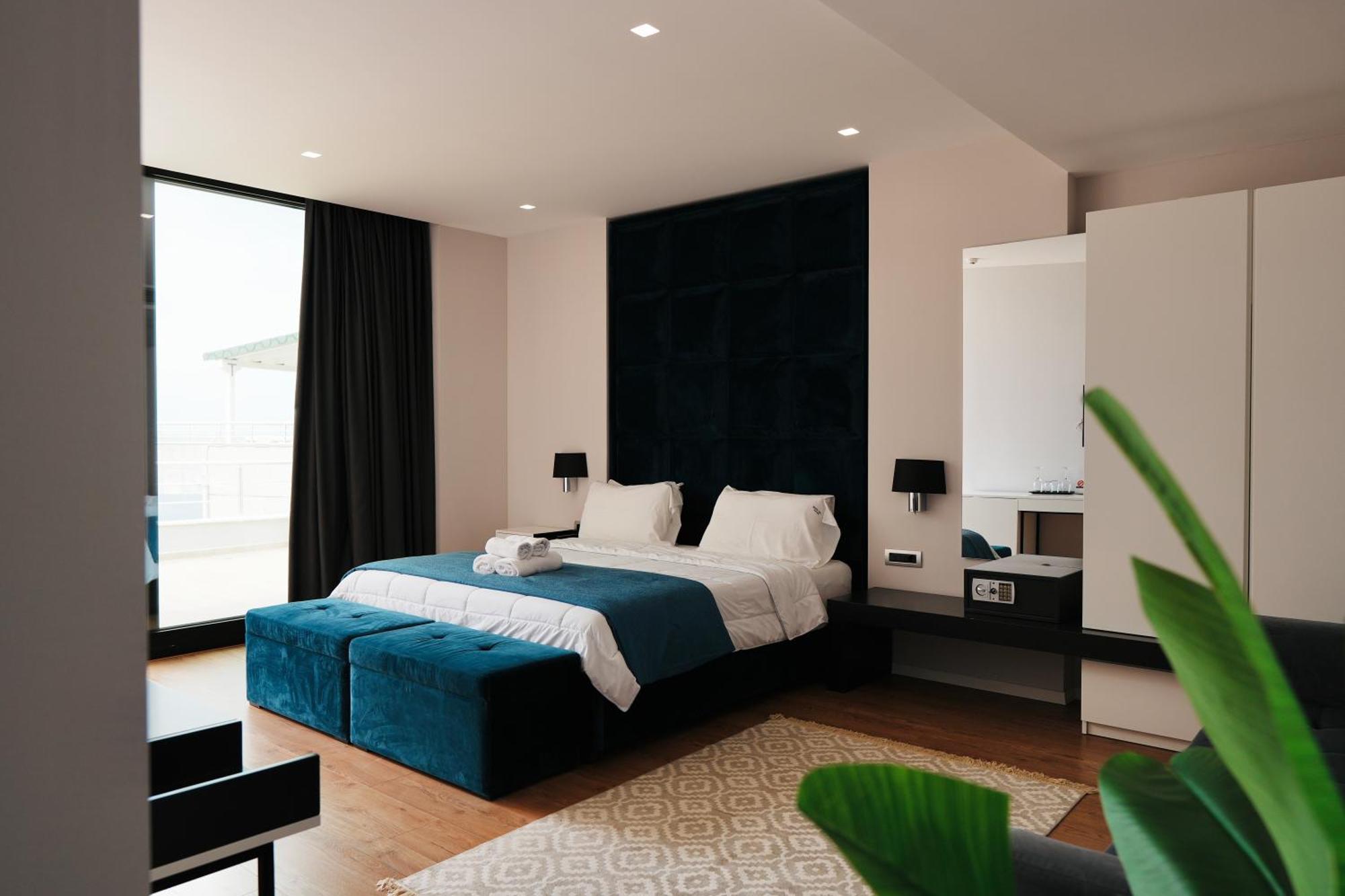 Hotel Blue Sky Sarande Bagian luar foto