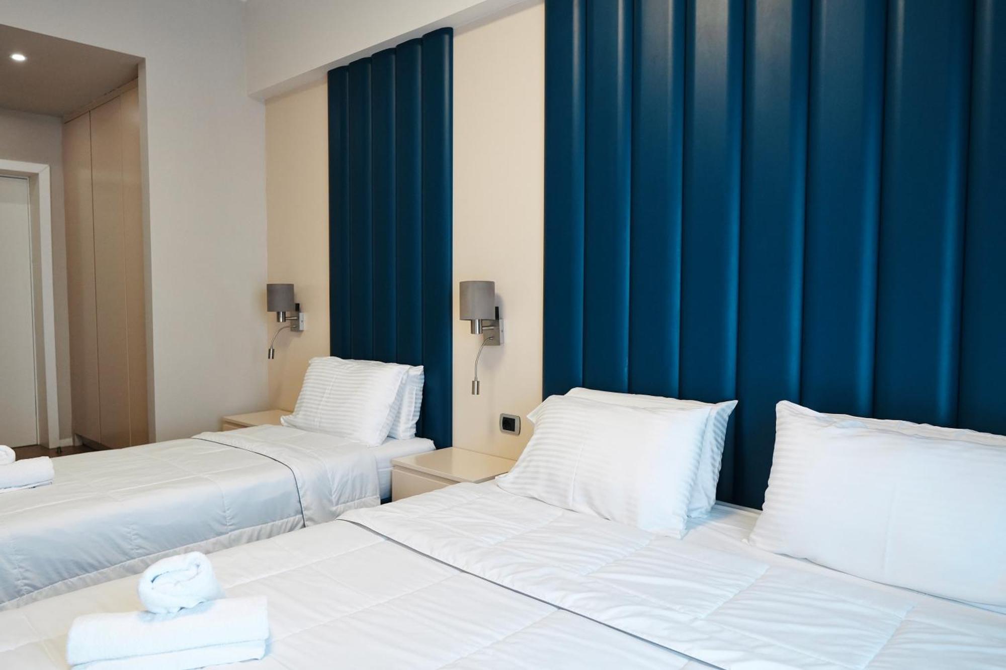 Hotel Blue Sky Sarande Bagian luar foto