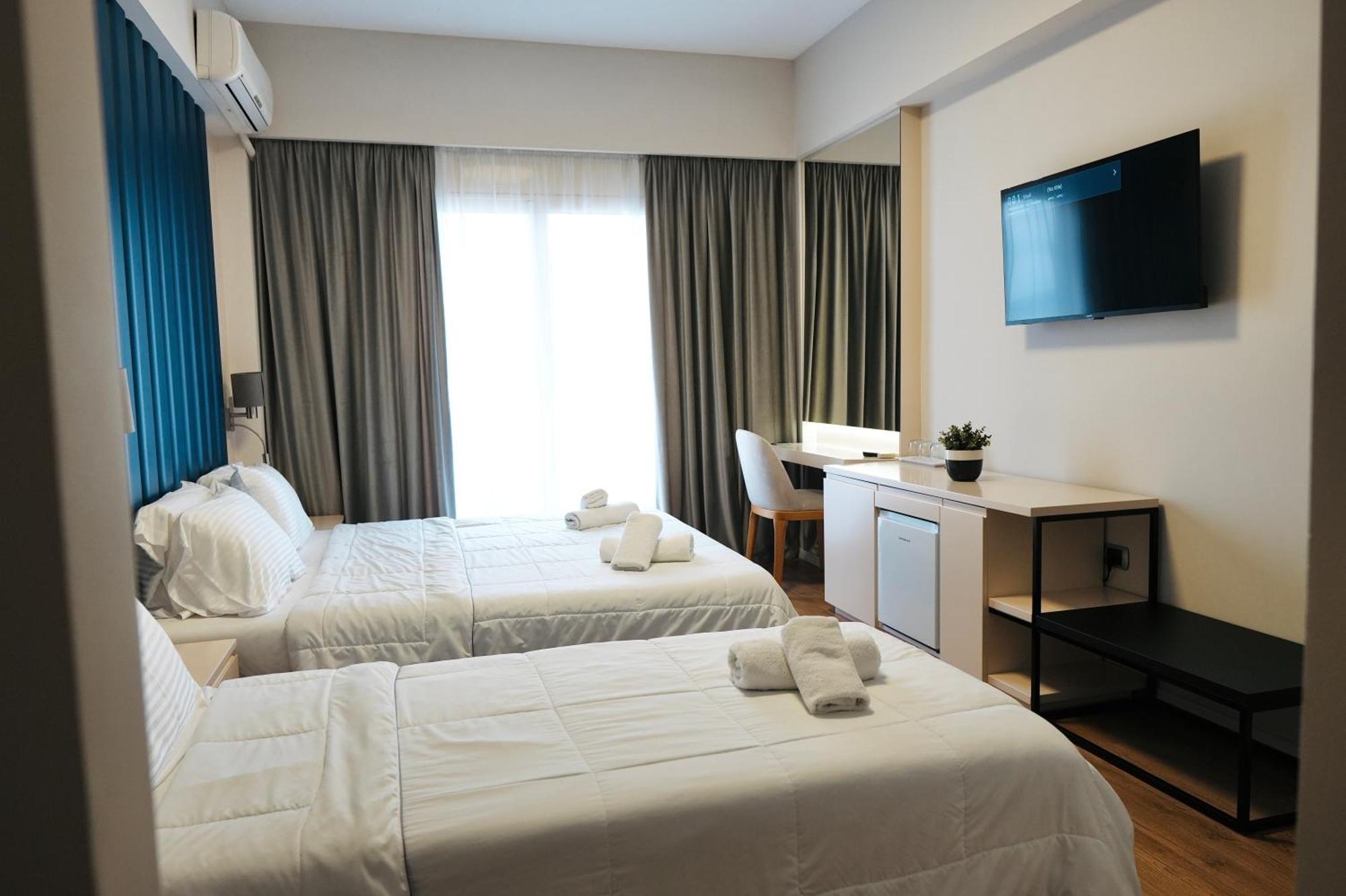 Hotel Blue Sky Sarande Bagian luar foto