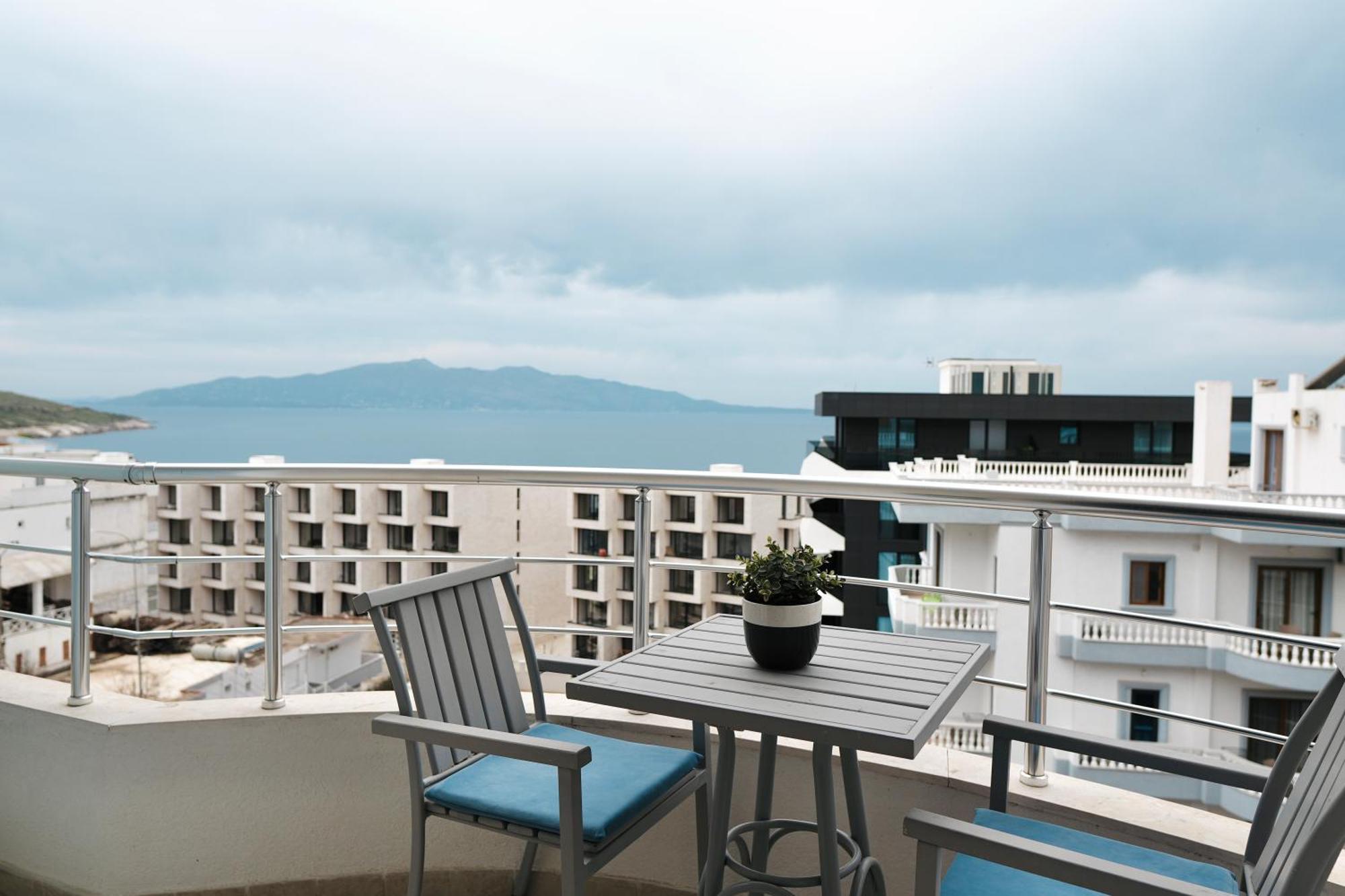 Hotel Blue Sky Sarande Bagian luar foto