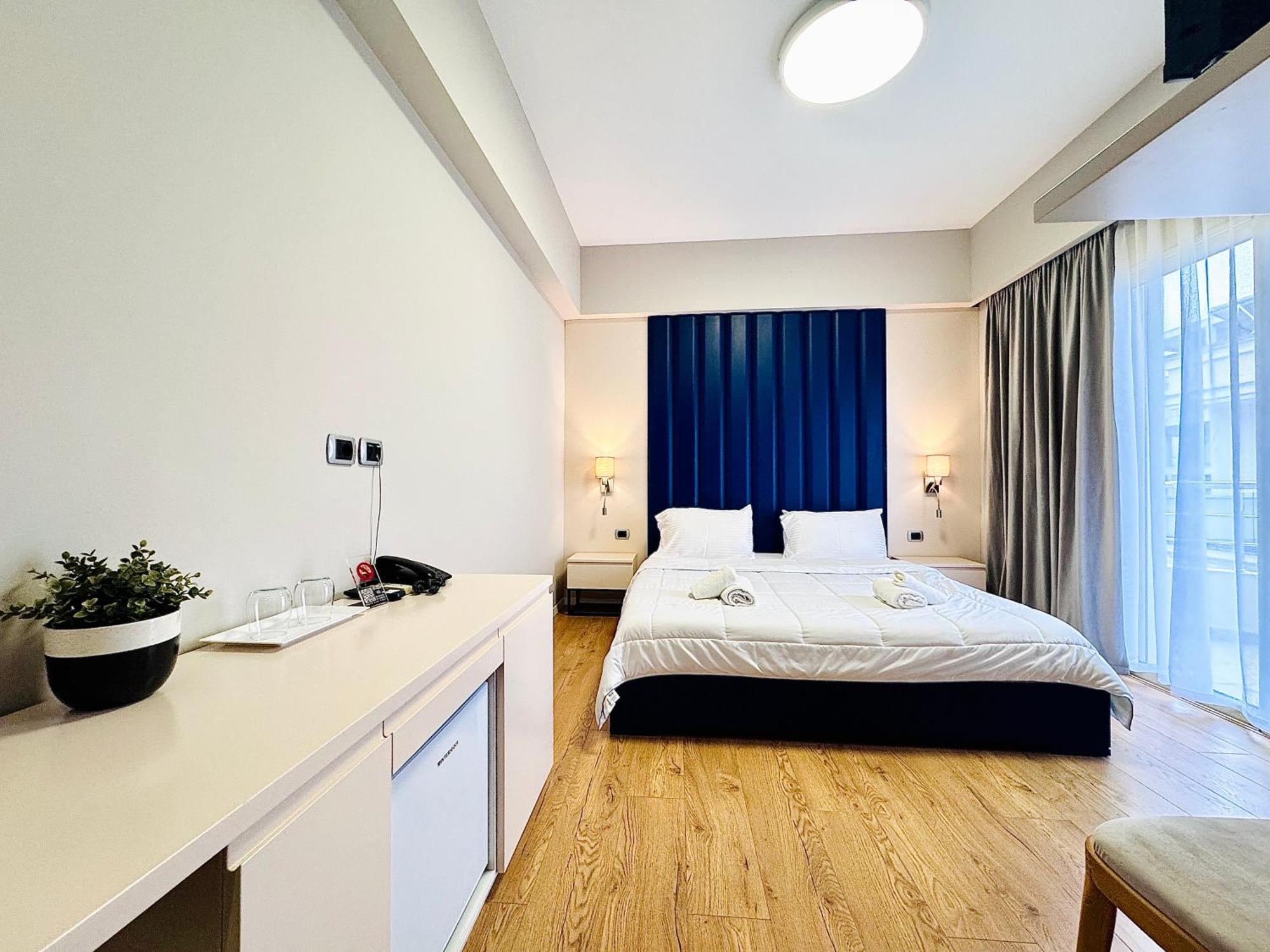 Hotel Blue Sky Sarande Bagian luar foto