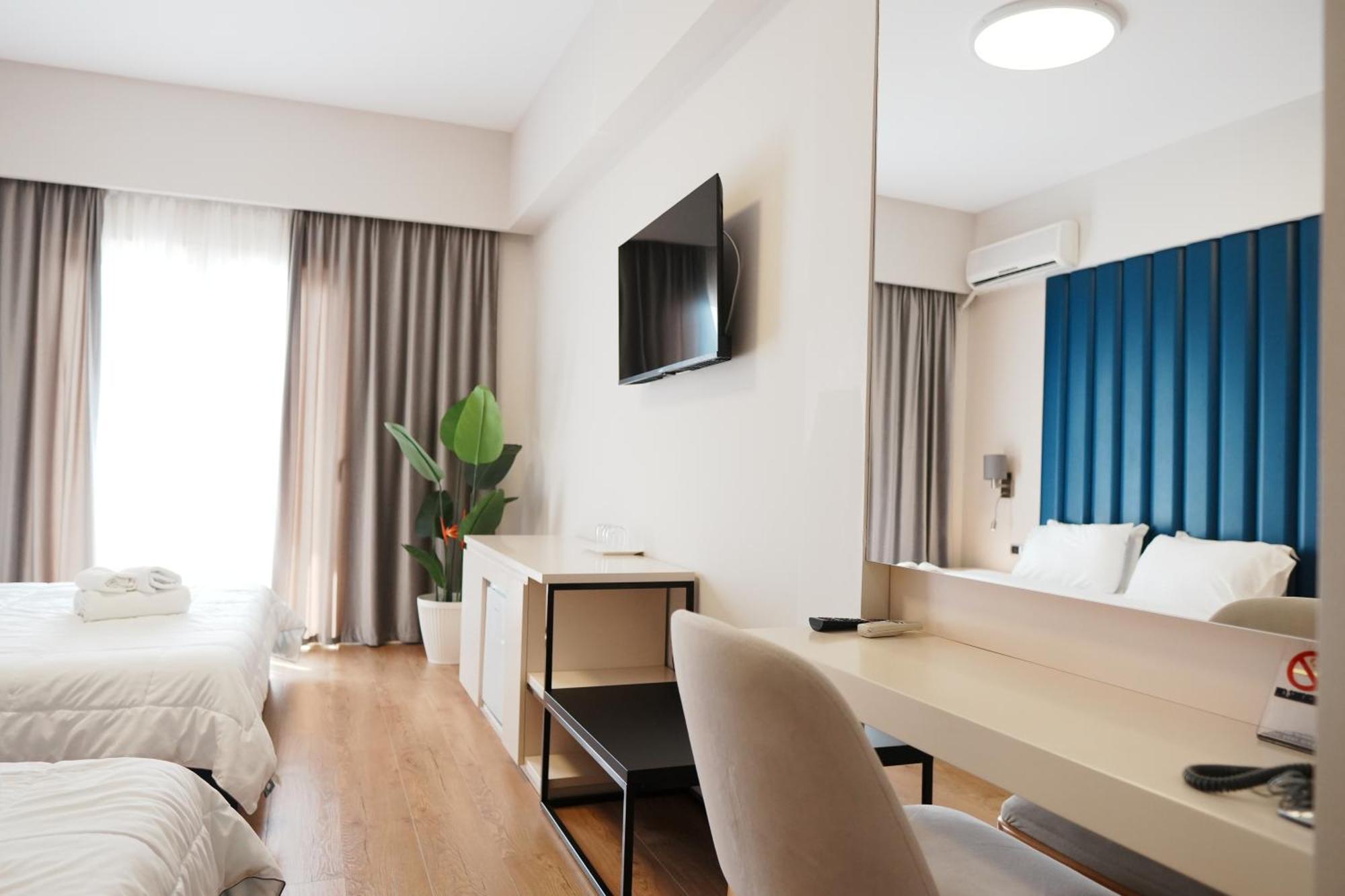 Hotel Blue Sky Sarande Bagian luar foto