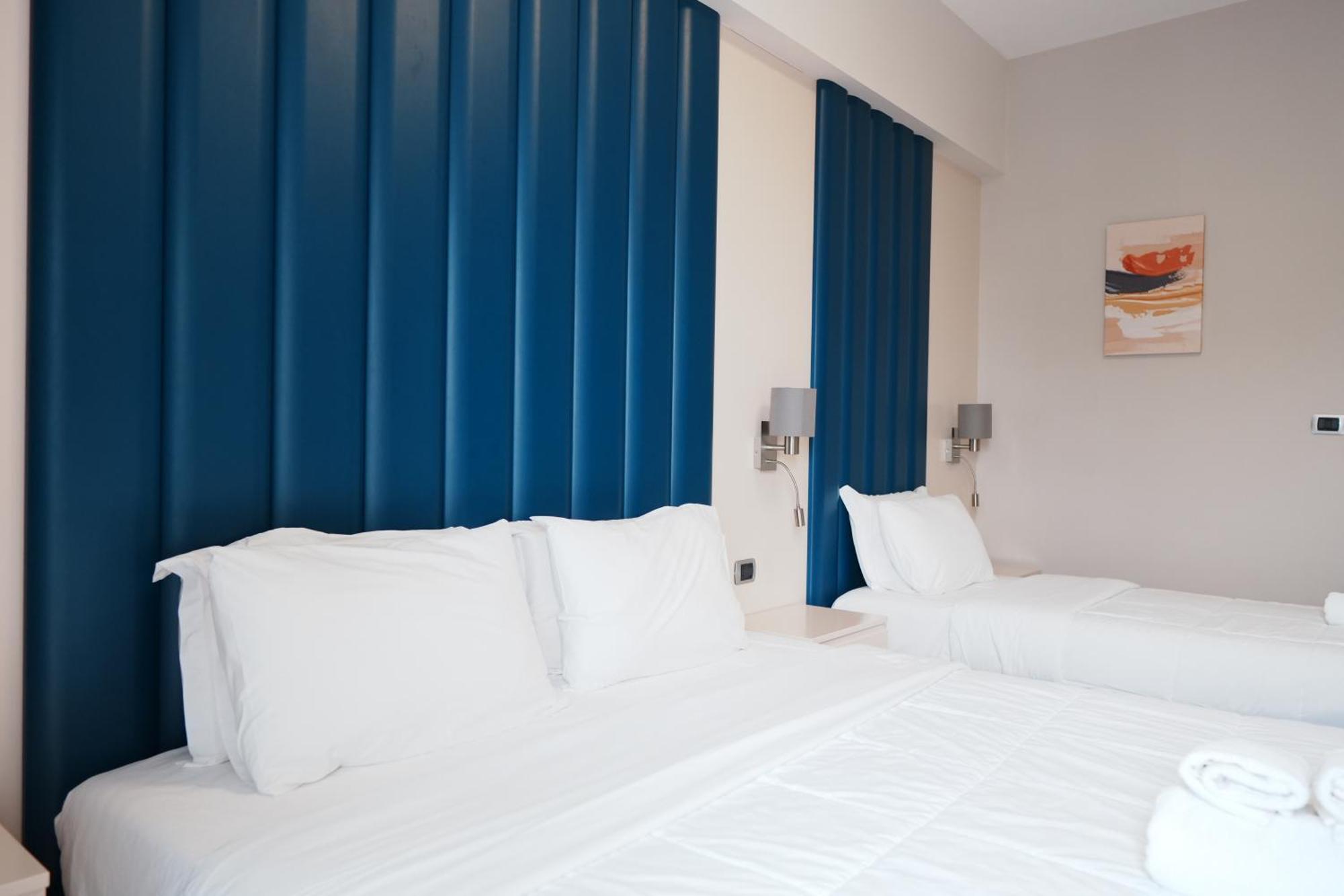 Hotel Blue Sky Sarande Bagian luar foto