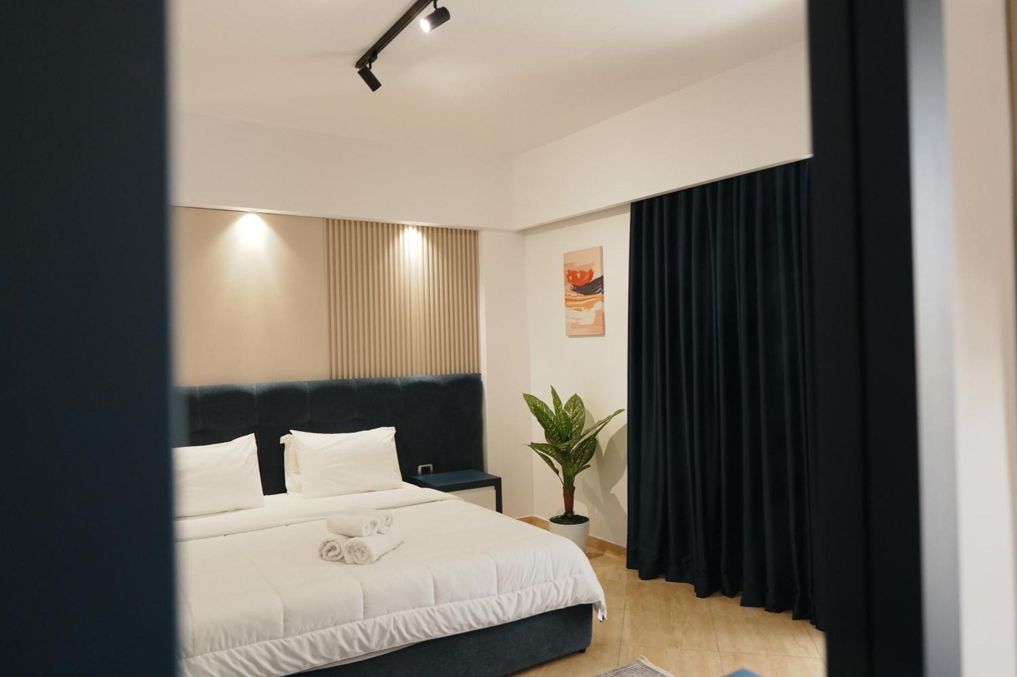 Hotel Blue Sky Sarande Bagian luar foto