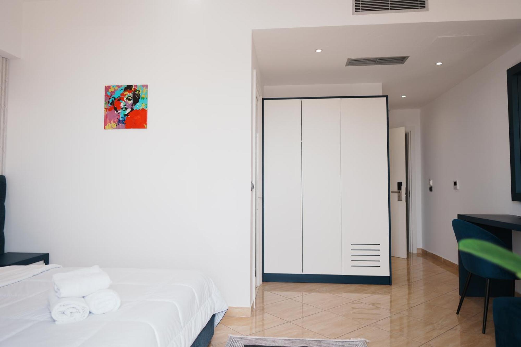 Hotel Blue Sky Sarande Bagian luar foto