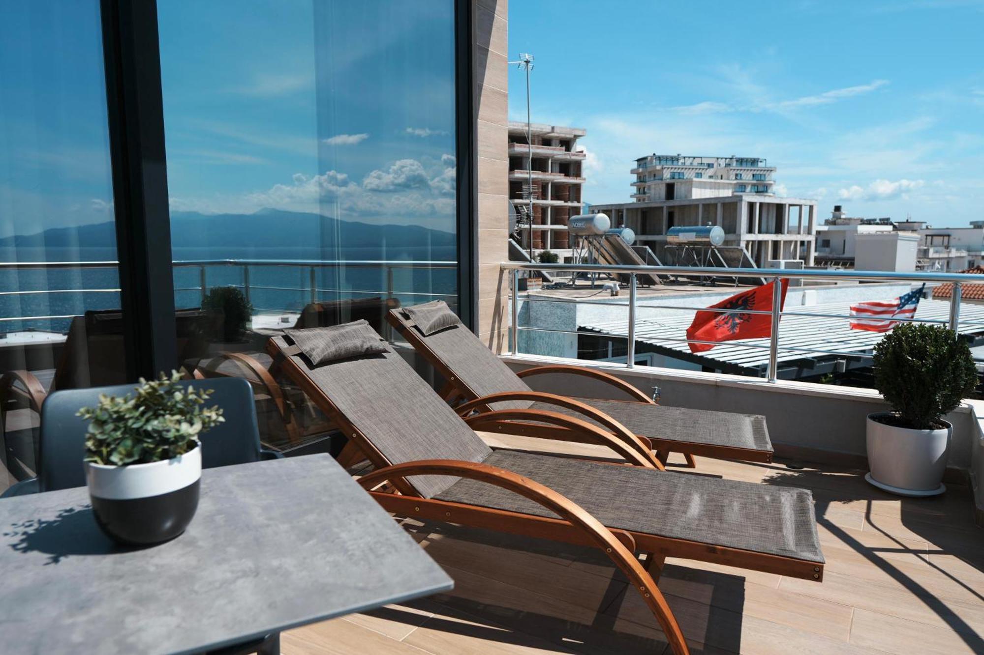 Hotel Blue Sky Sarande Bagian luar foto