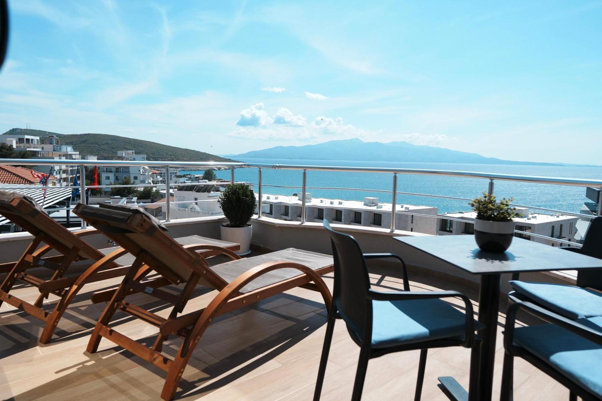 Hotel Blue Sky Sarande Bagian luar foto