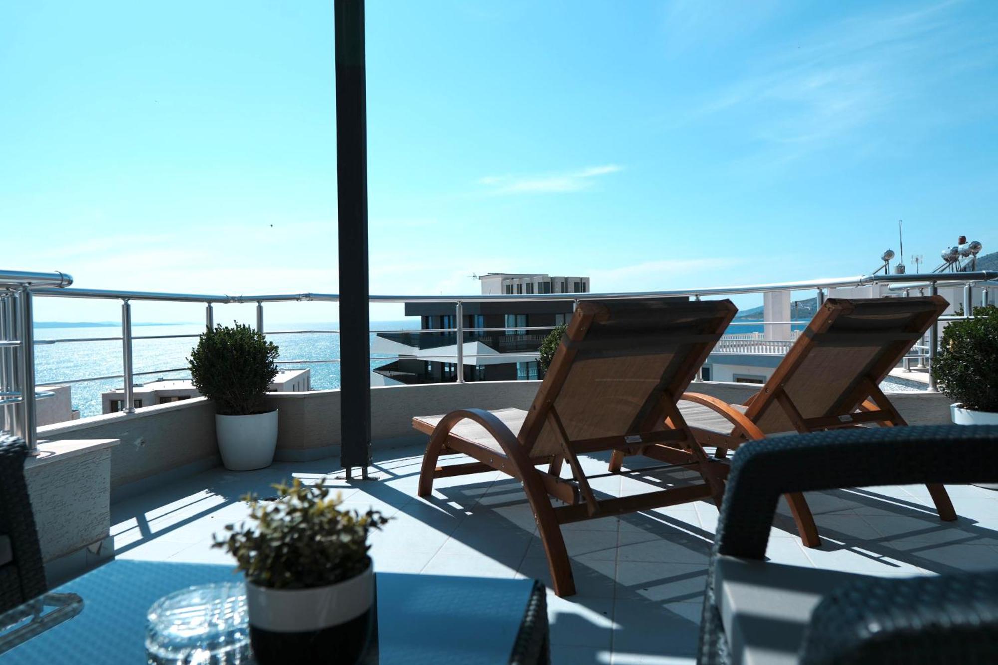 Hotel Blue Sky Sarande Bagian luar foto